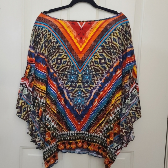 Colorful Geometric Patterned Top - Picture 10 of 15